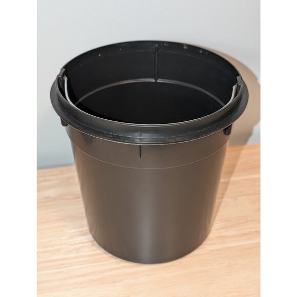 Stainless Steel 2.5 Gallon Step-On Bathroom Waste Basket w/ Plastic Liner Pail - Picture 10 of 12